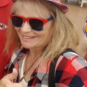 Meet your Posher, Crystal